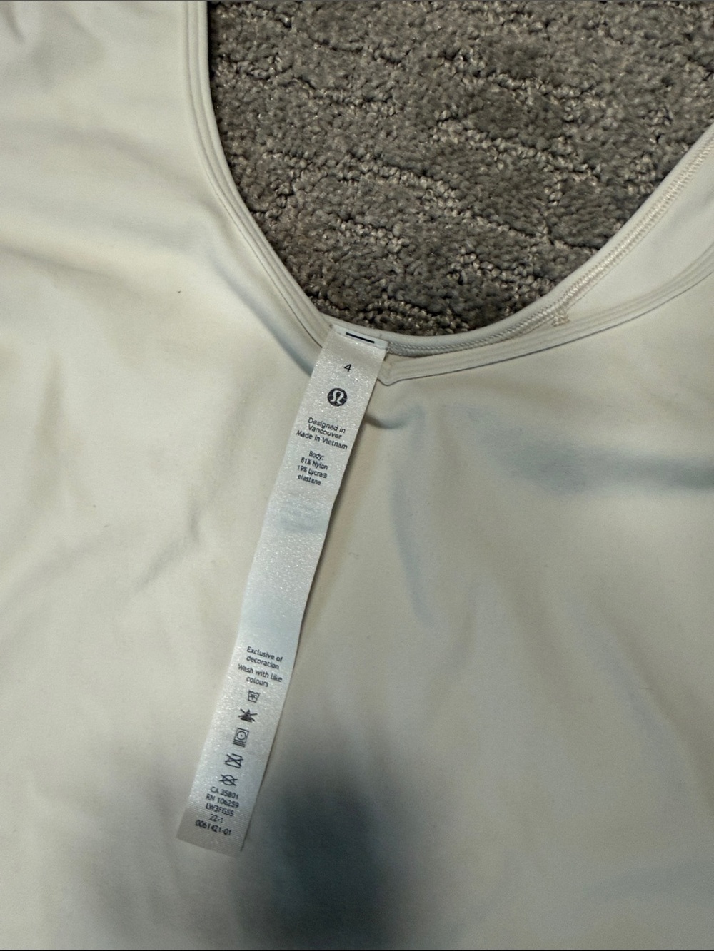 Lululemon cropped fitted v neck short sleeve tee white - Picture 2 of 3